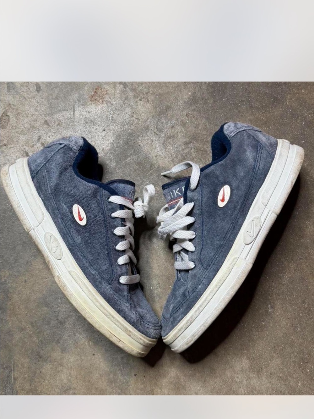 Rare 2000s Skate Nike Gray and Navy Low-Top Sneakers